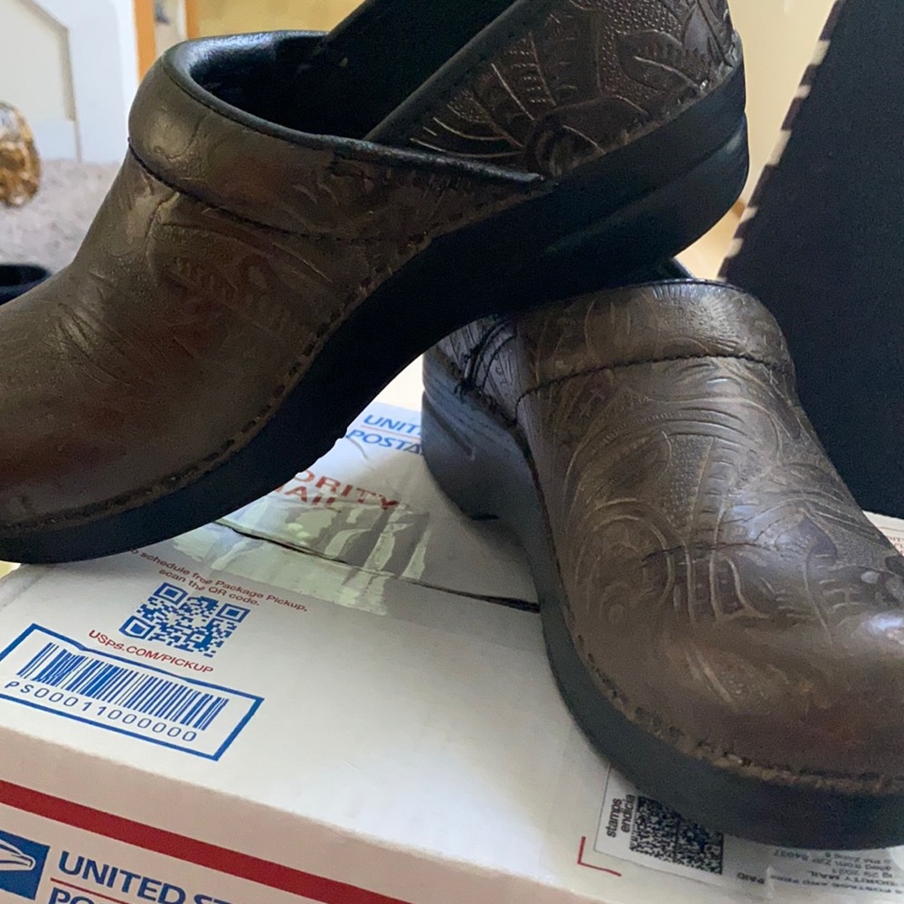 Ordered wrong size! New brown danskos